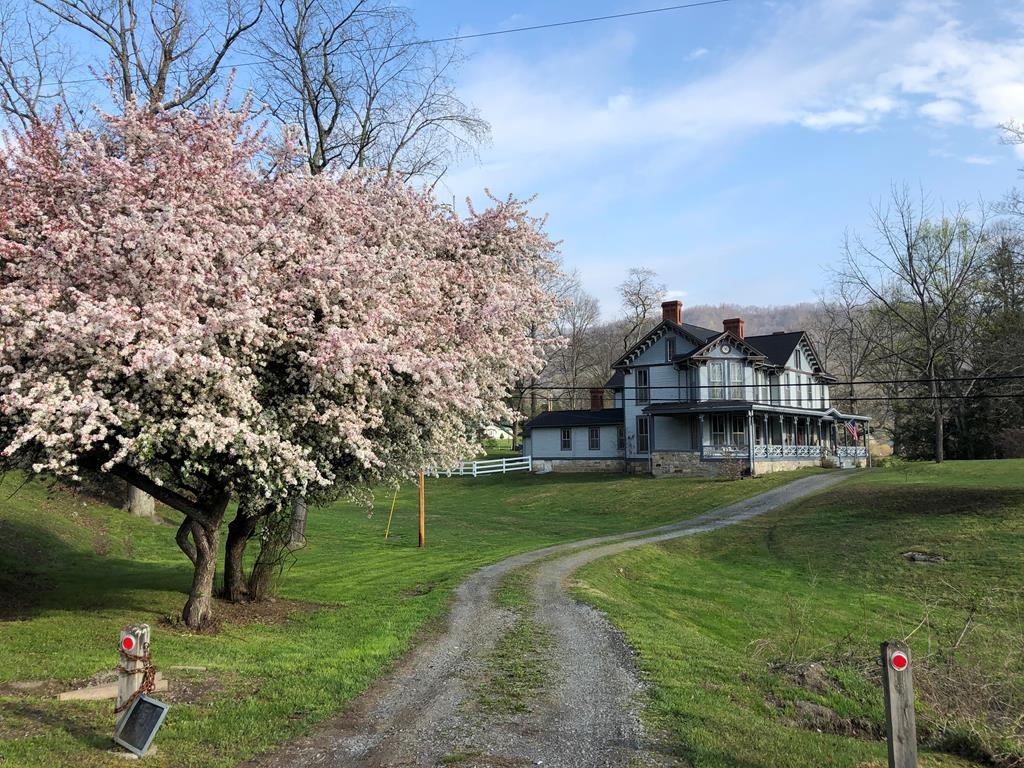c.1890 Victorian Home For Sale on 2.52 Acres Ansted WV 575,000 OLD HOUSE CALLING