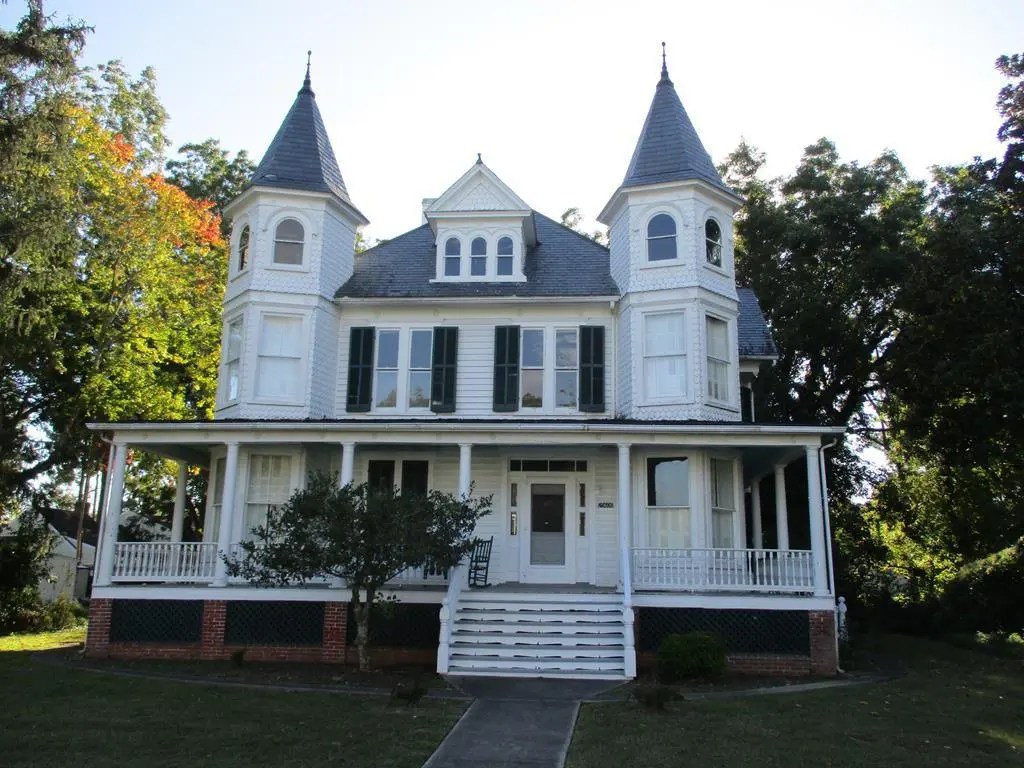 c.1905 Queen Anne Victorian Home For Sale w/ 2 Towers Onley VA 310,000
