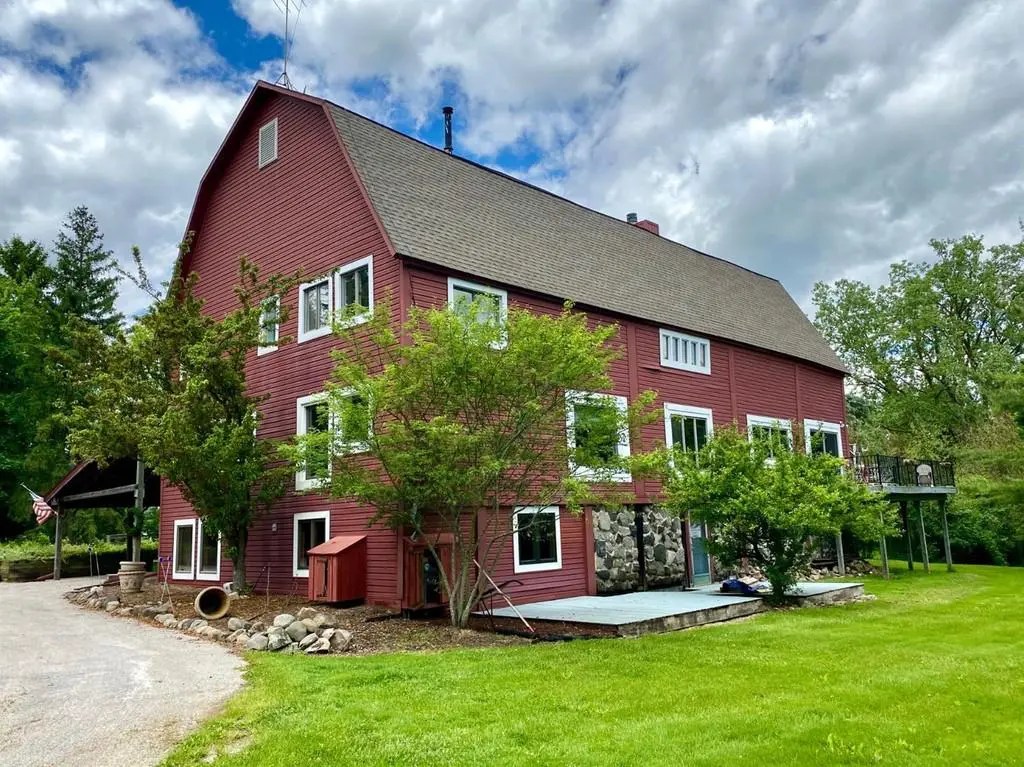 c.1907 Converted Barn For Sale on 2.35 Acres Saline MI 439,000