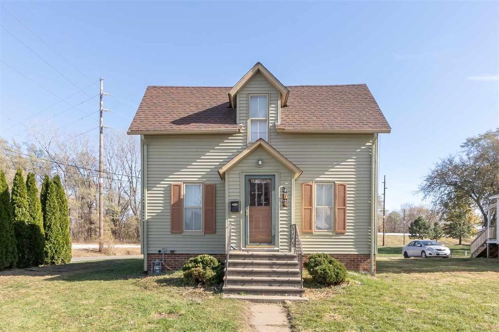 Under 100K Sunday c.1922 Charming Cottage For Sale Cedar Falls IA