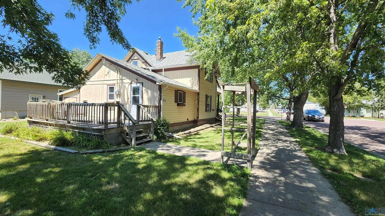 Circa 1910 Victorian Era Affordable Home in Mitchell, SD Under 92K