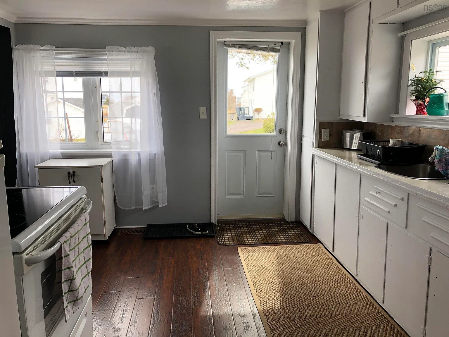 Circa 1908 Cottage With Ocean View in Nova Scotia Under 56K USD