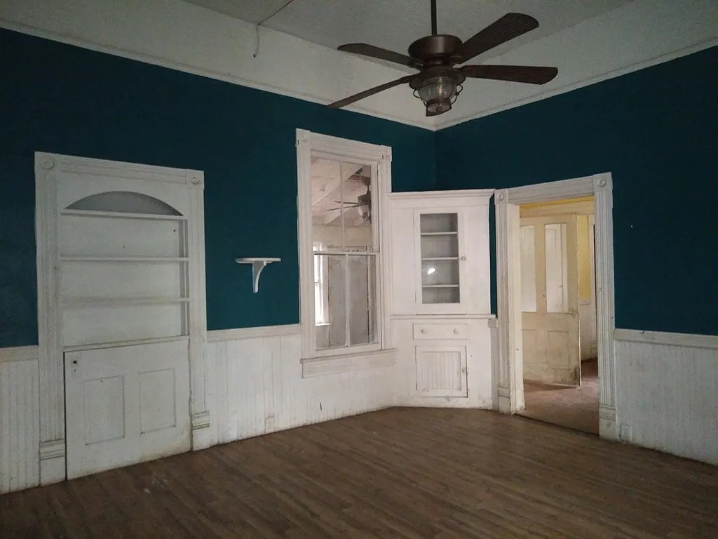 Circa 1905 Victorian Cottage For Sale in Blackshear, GA 70K Pending