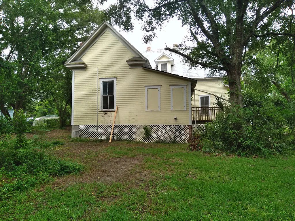 Circa 1905 Victorian Cottage For Sale in Blackshear, GA 70K Pending