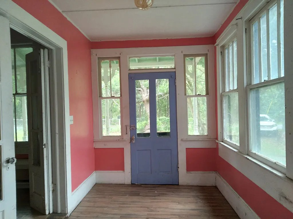 Circa 1905 Victorian Cottage For Sale in Blackshear, GA 70K Pending