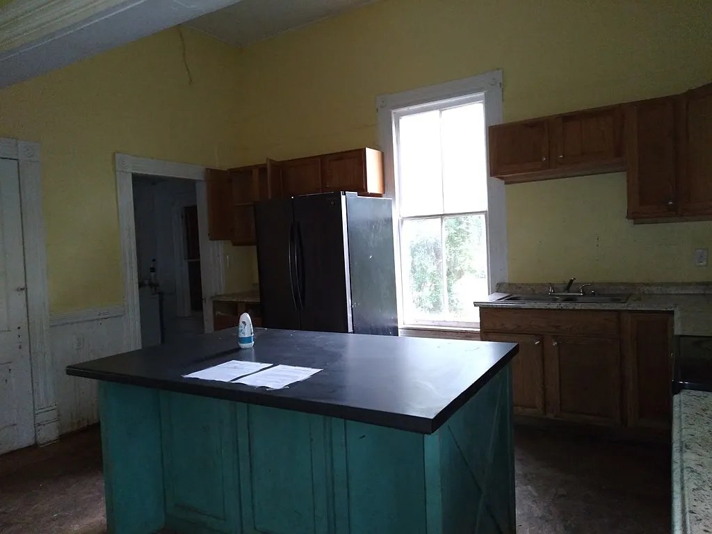 Circa 1905 Victorian Cottage For Sale in Blackshear, GA 70K Pending