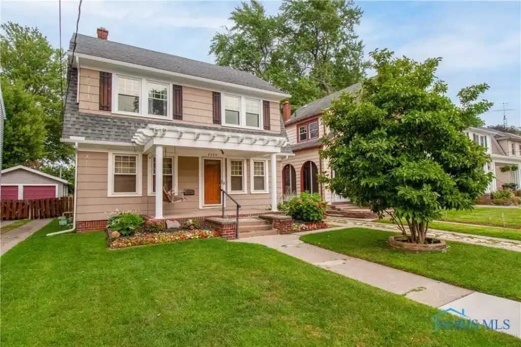 Circa 1924 Colonial Revival Cheap House in Ohio Under 100K Old