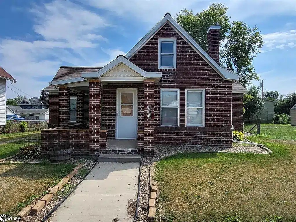 Circa 1910 Cheap House in Iowa Under 90K Old Houses Under 100K