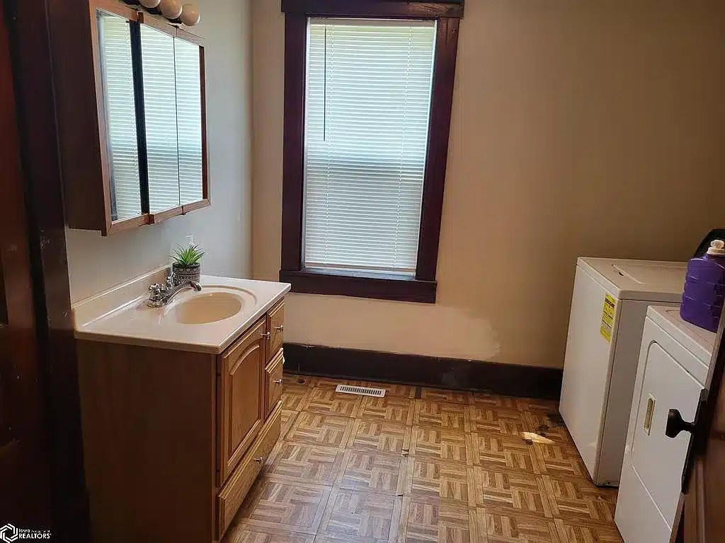 Circa 1910 Cheap House in Iowa Under 90K Old Houses Under 100K