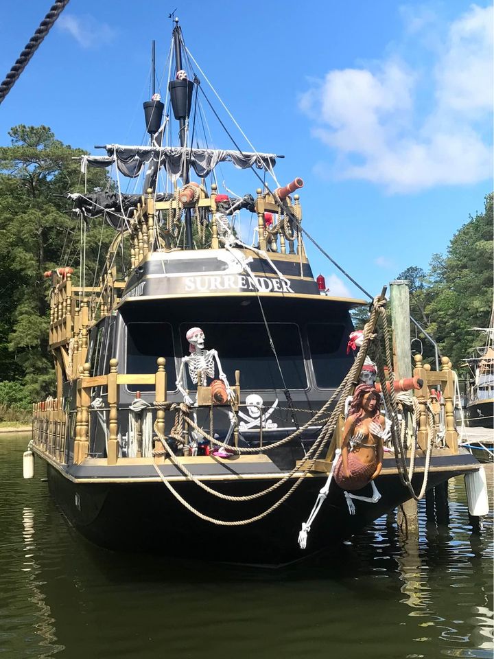 c.1988 Pirate Ship Holiday Mansion Houseboat For Sale in Virginia