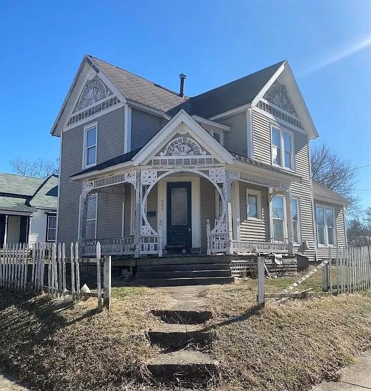 Old Houses Under 50K Too Few Pics Friday 5 Houses With Not Enough