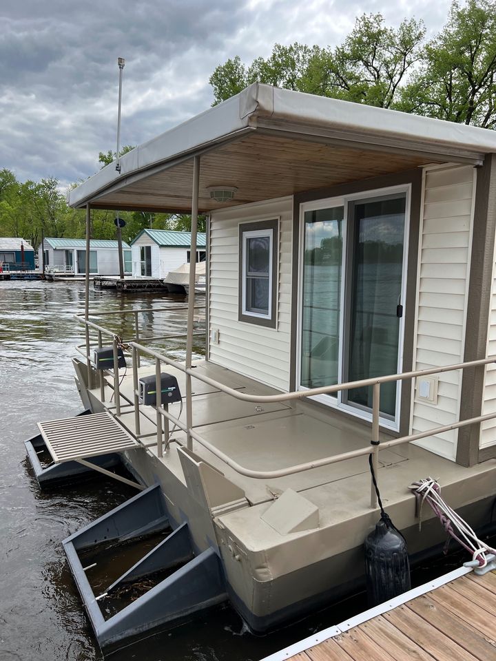 Sold Circa 1978 Stardust 58' LiveAboard Houseboat For Sale in La