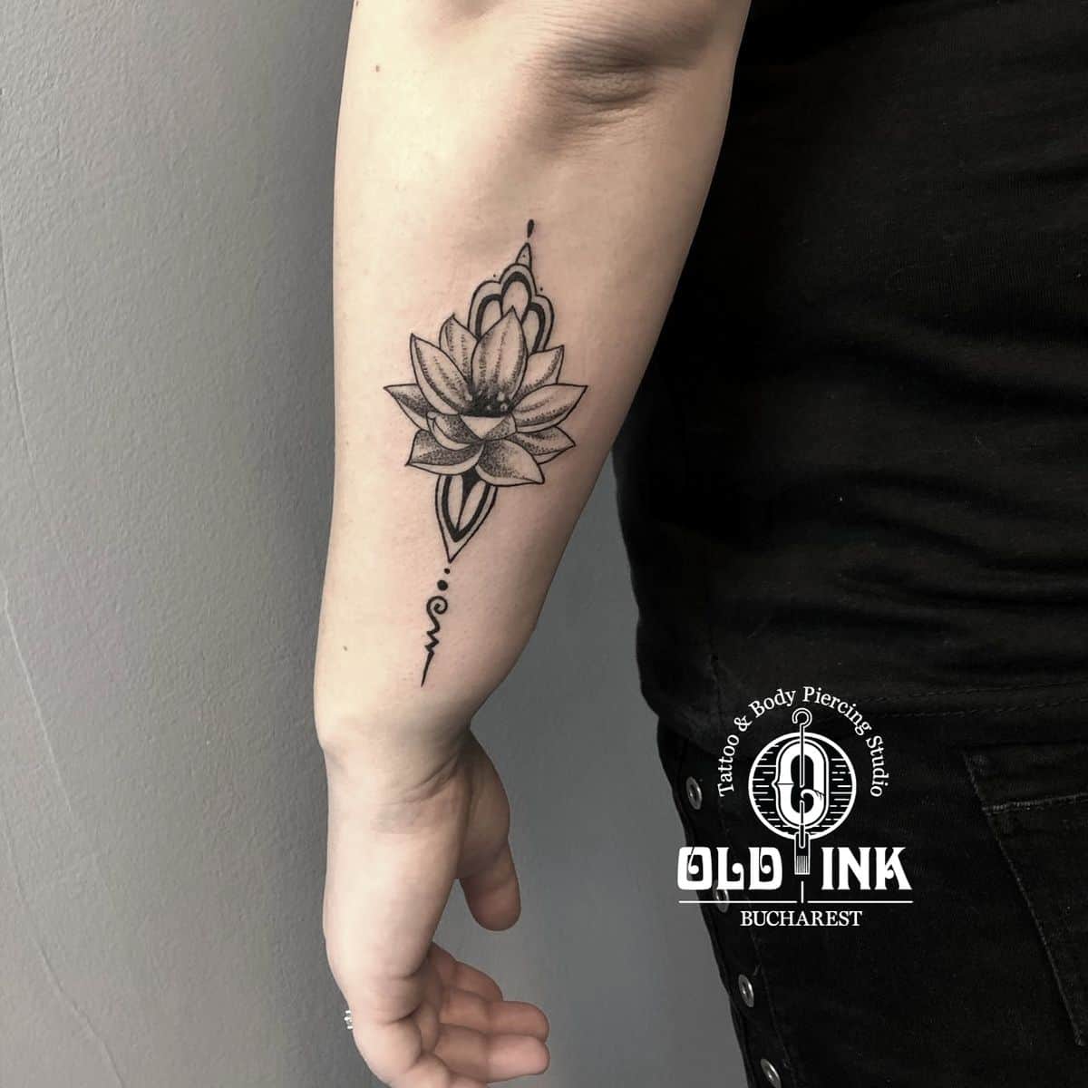 Tatuaje Mana Femei - Old Ink Tattoo Bucuresti 1200_x_1200_jpg