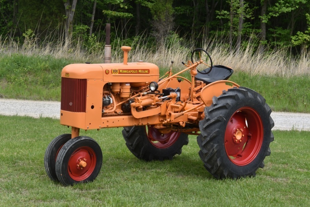 MinneapolisMoline Old Iron Garage