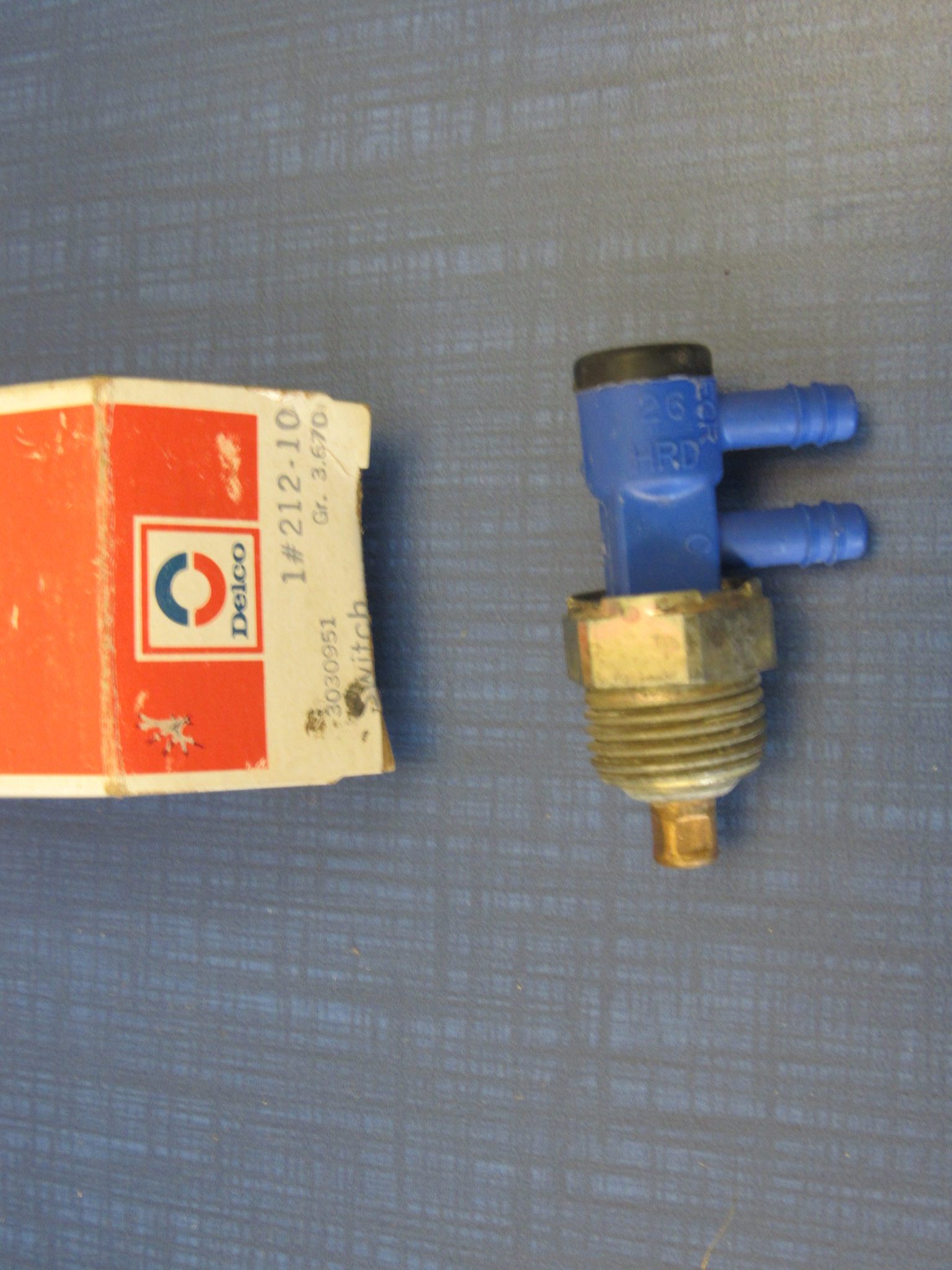 1974 1986 General Motors NOS E.G.R. Thermal Spark Control Vacuum Switch GM 3030951