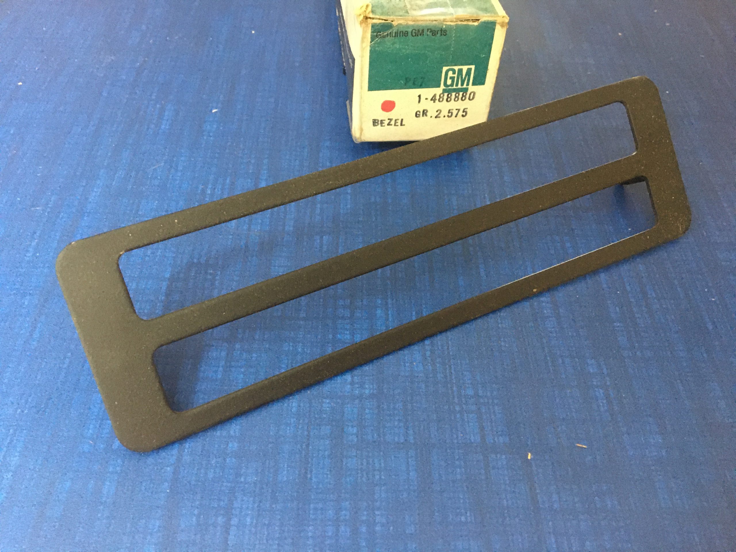 1973 Pontiac NOS Right Hand Rear Marker Lamp Bezel GM 488880