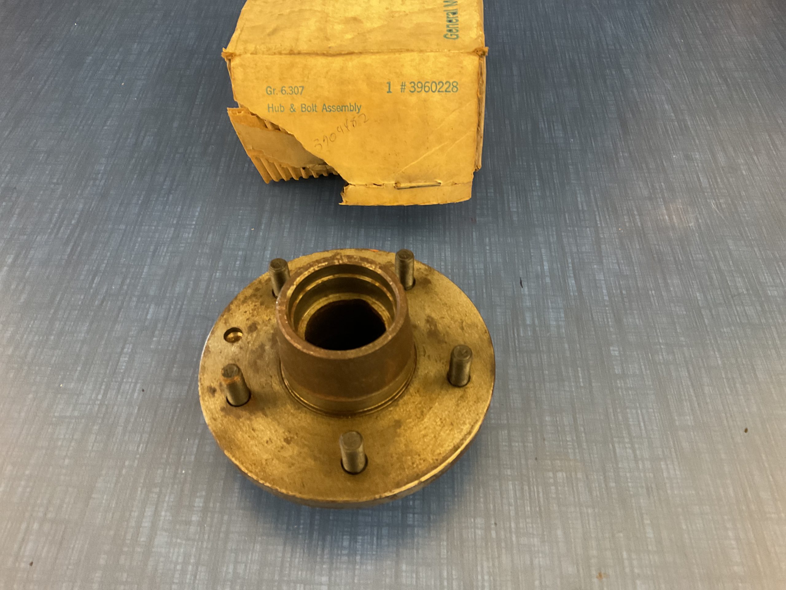 1969 Chevrolet NOS Front Wheel Hub Assembly With Bolts GM 3960228