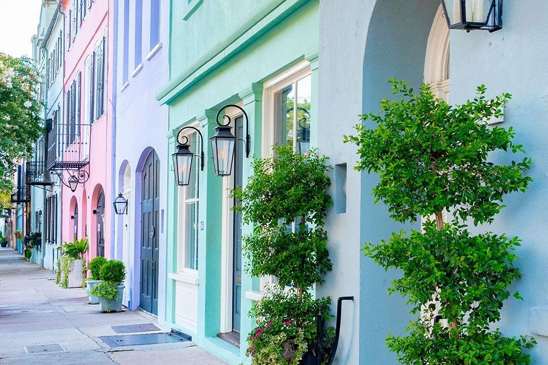Discover Charlestons Iconic Rainbow Row Old South Carriage