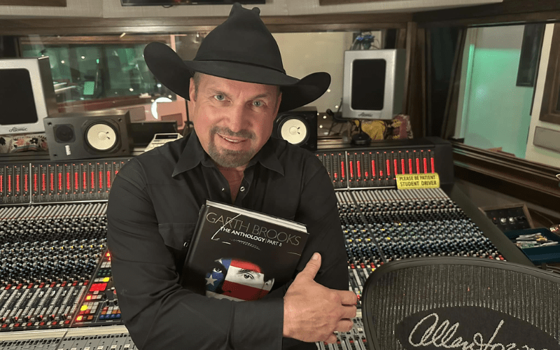 11 Most Famous Male Country Singers Of The 1990s