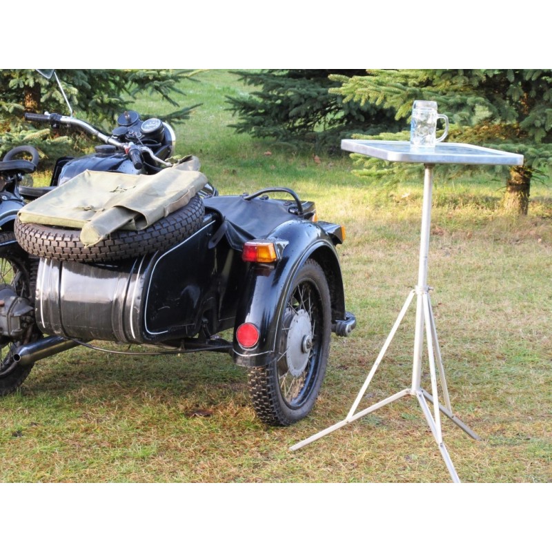 Foldable party table