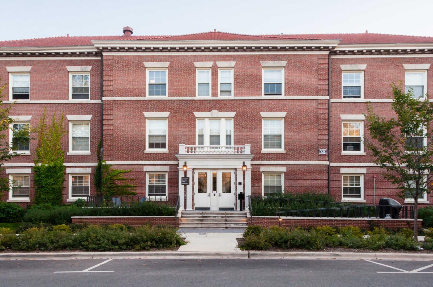 Northwestern University Chapin Hall Dormitory, Evanston, IL » LBBA