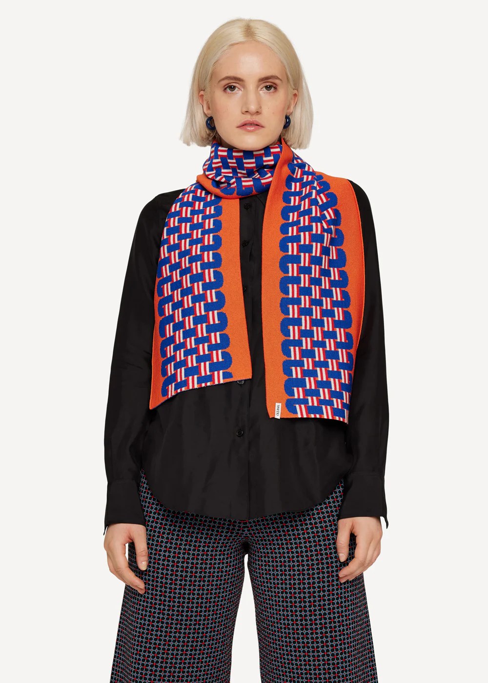 Oleana Schal Flying Shuttle in der Farbe International Orange OLEANA