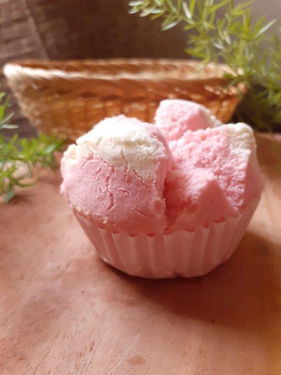 Kue bolu kukus Strawberry Oleight