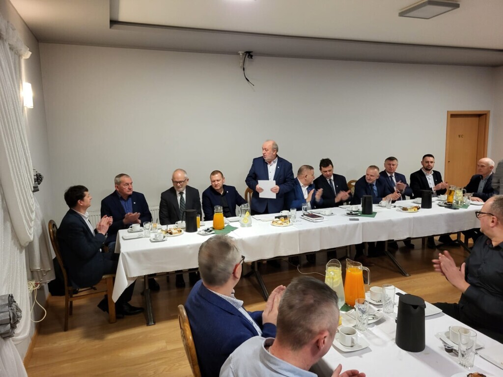 Lokalni liderzy docenieni przez OZPN! Urząd Miejski w Oleśnie