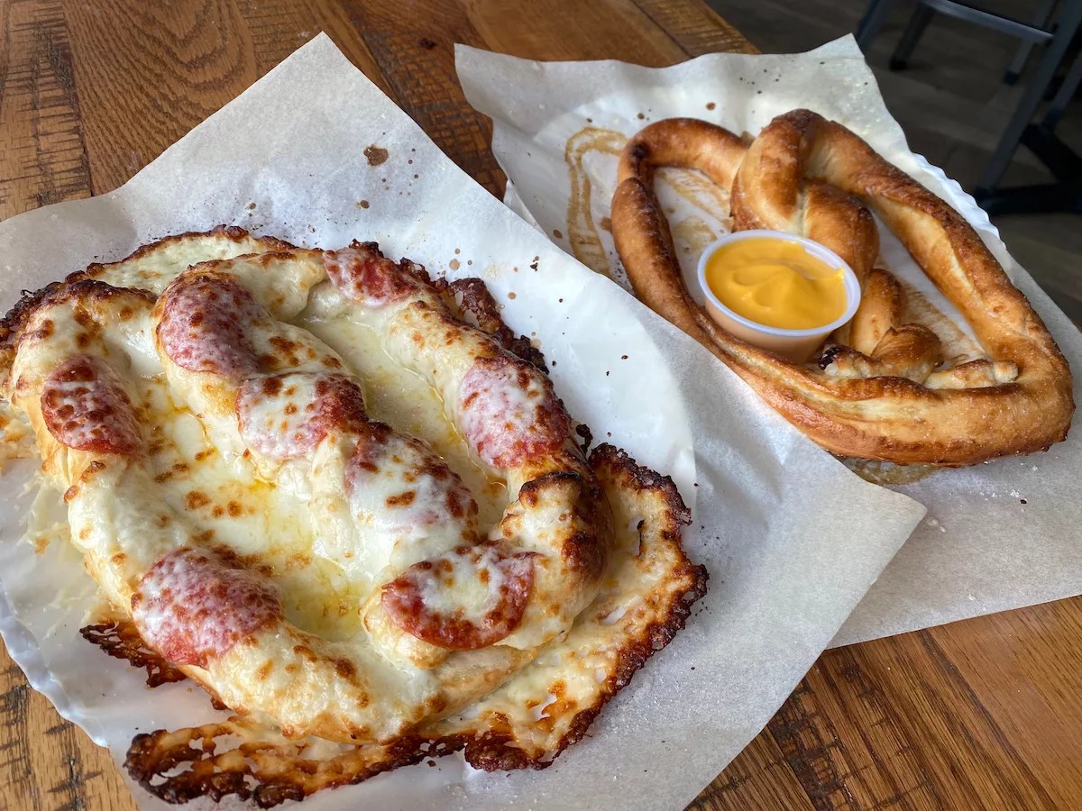 8 Amazing Places to Eat in Casey, Illinois