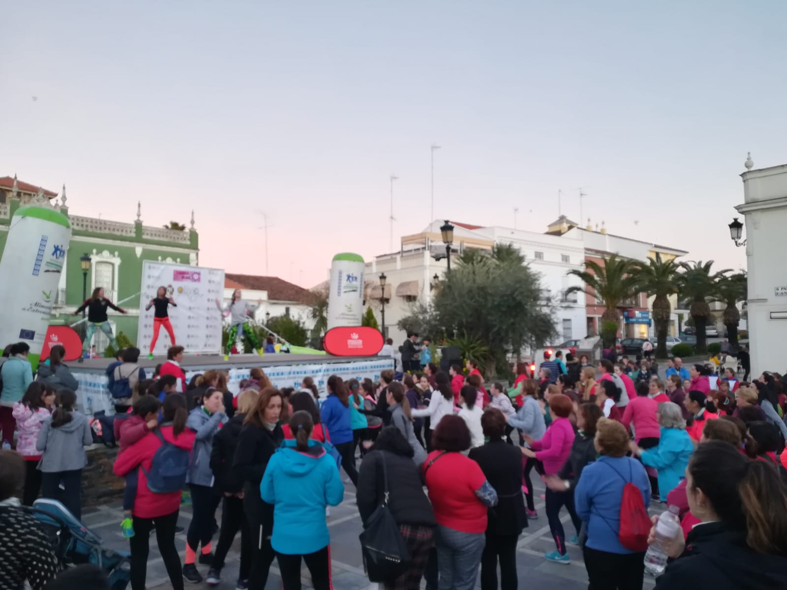 350 PARTICIPANTES EN LA I CARRERA DE LA MUJER DE OLIVA DE LA FRONTERA