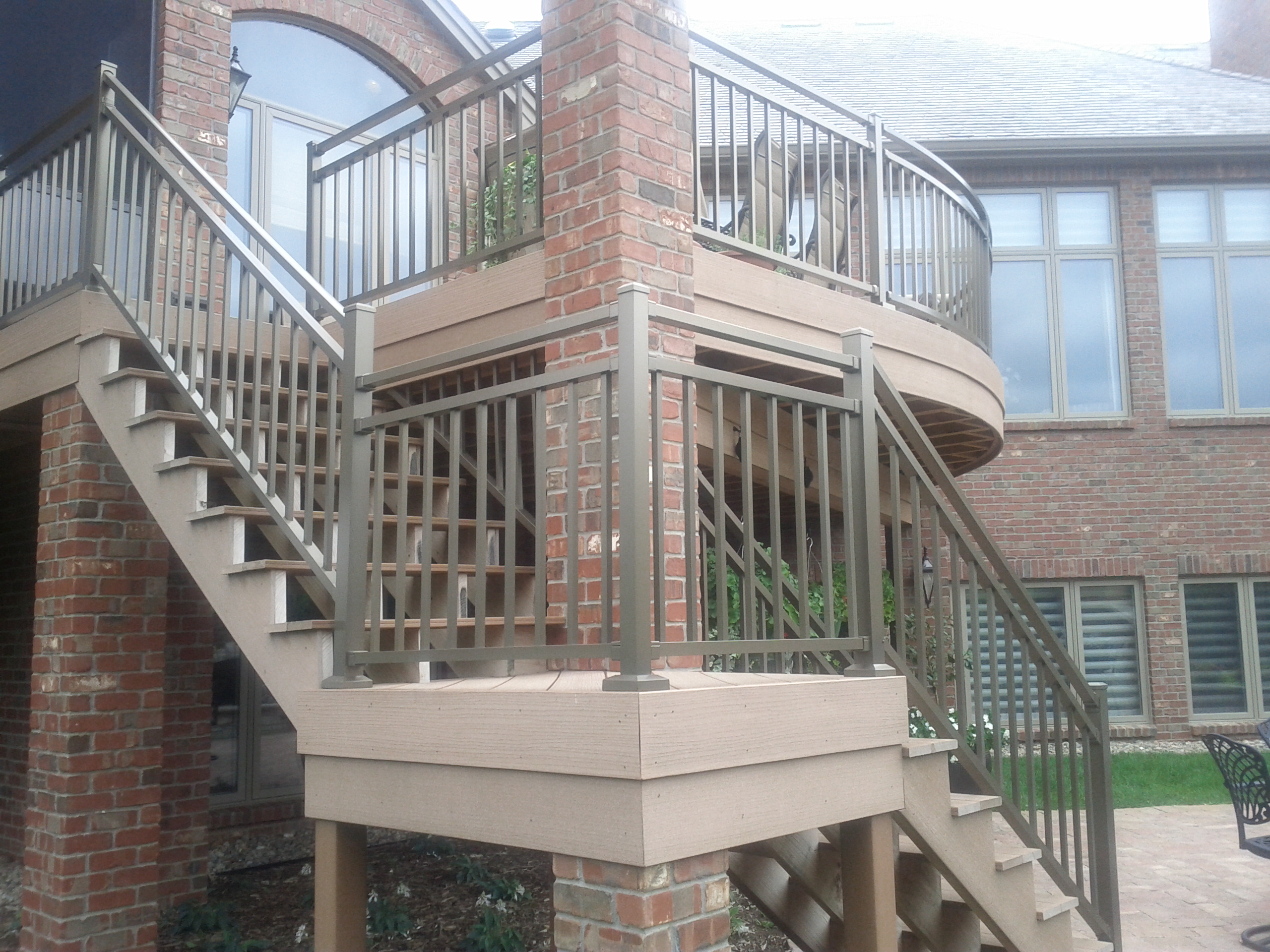 Custom Residential Curved Railing OMARAIL Aluminum Railing and