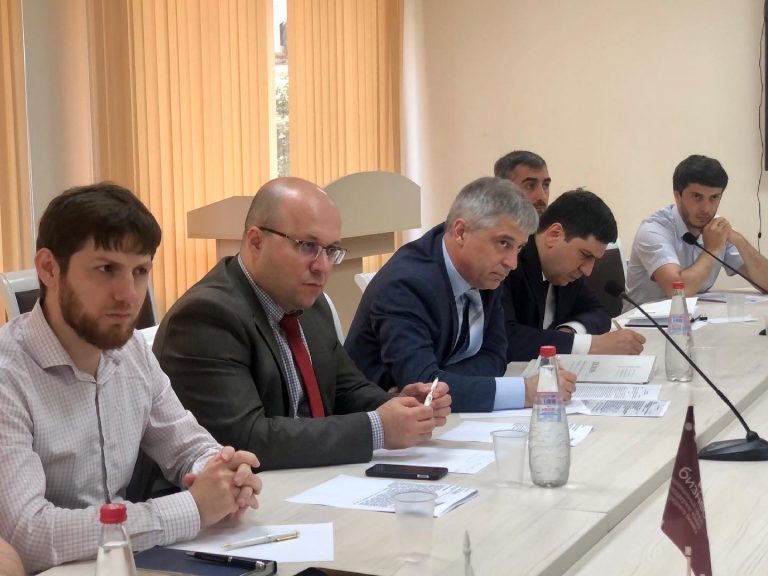 В Махачкале состоялось совещание по проблемным вопросам погорельцев ТЦ