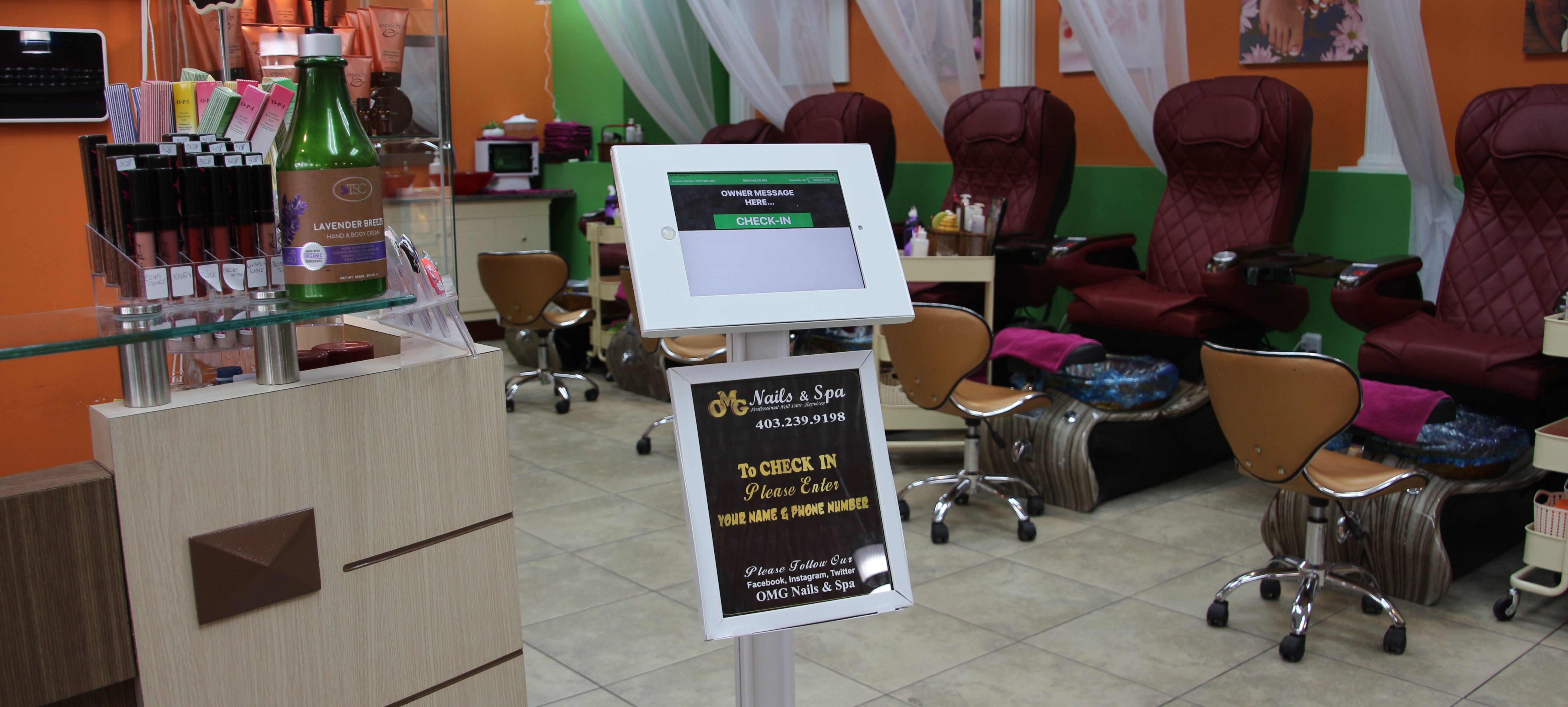 Great Nail Salon in Hamptons NW Calgary Right next to Coop 7 TD Bank