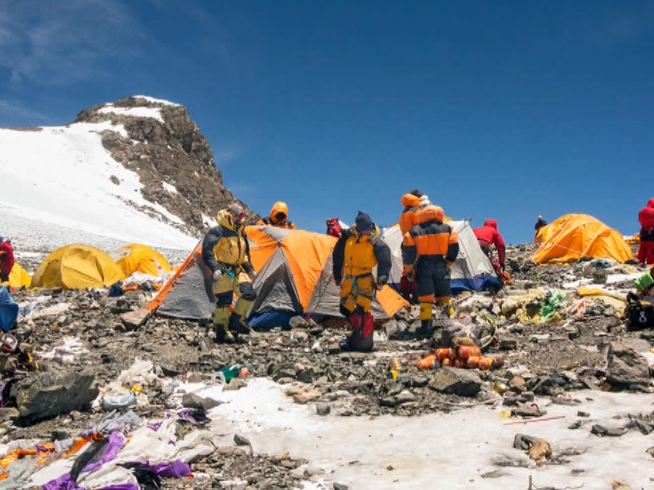 Mount Everest Turning into World’s Highest Garbage Dump OMG Nepal