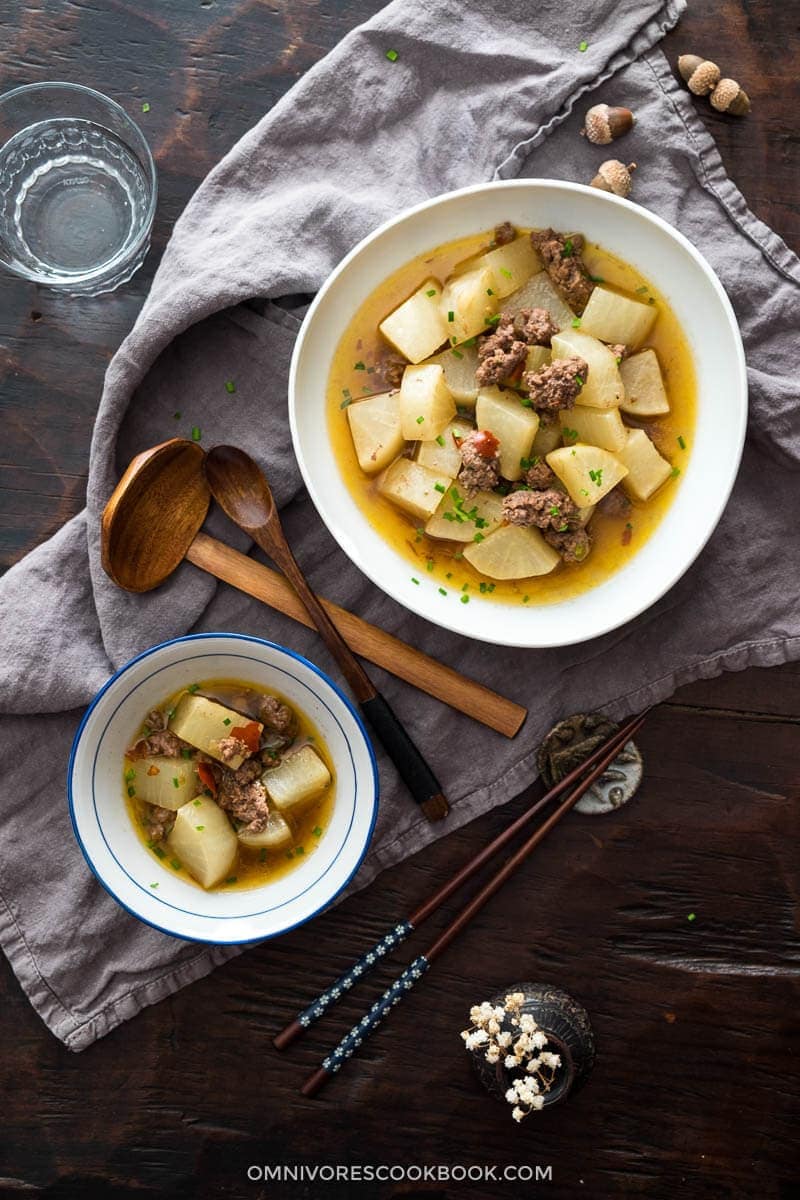 This radish salad is light, fresh, crunchy, spicy and delicious. Chinese Braised Daikon Radish | Omnivore's Cookbook
