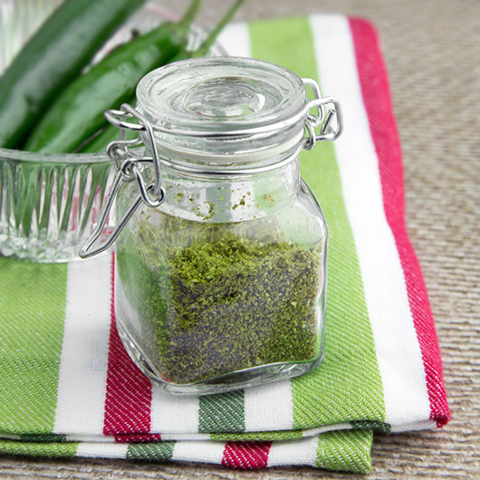 Homemade (Dehydrated) Green Chilli Powder OmNomAlly