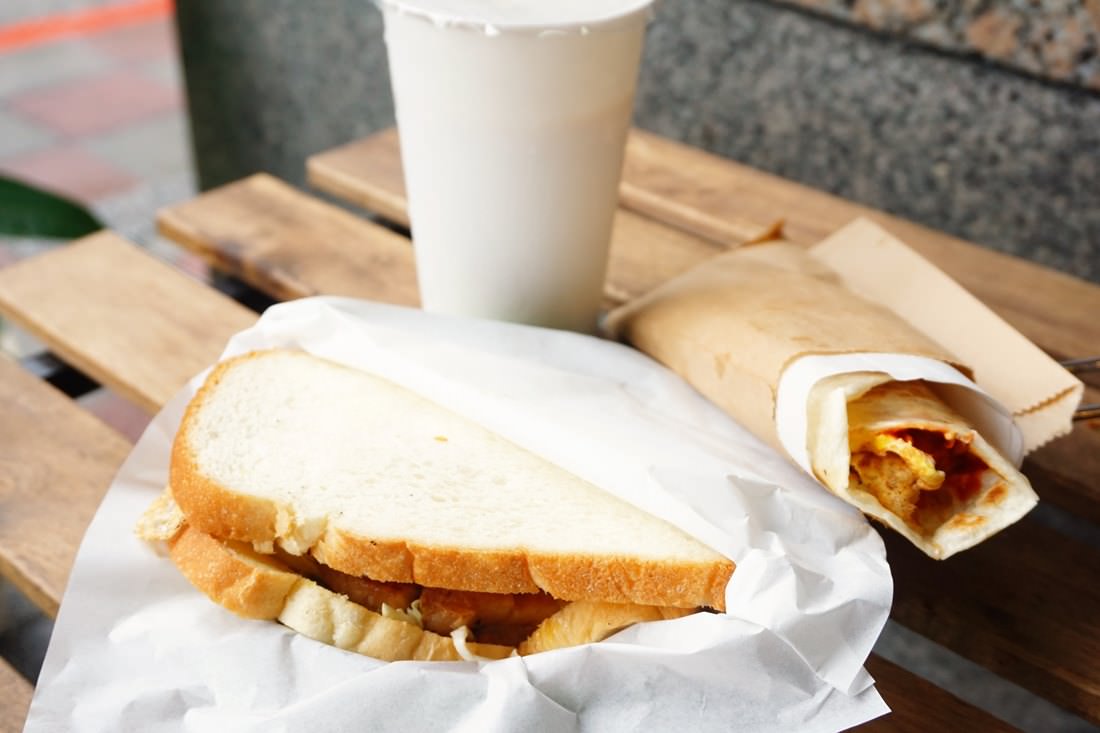 【台北萬華美食】小馬轉轉Pony Burger || 萬華新開幕早午餐＂胡麻肉蛋吐司