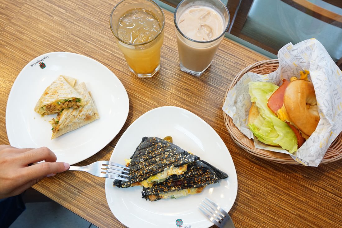 【台北中正早午餐】拉亞漢堡-北市杭南 || 拉亞漢堡新品推出＂黑曜堡＂黃金派