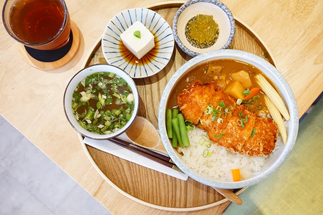 【台中西屯美食】石燕Shi Yan || 逢甲聚餐美食＂日式定食咖哩飯
