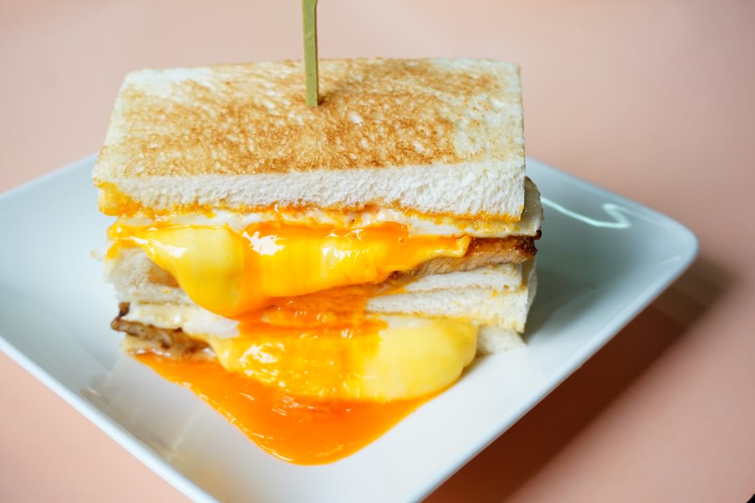 【台北中山早午餐】可蜜達炭烤吐司 || 半熟蛋碳烤三明治＂高大鮮奶茶