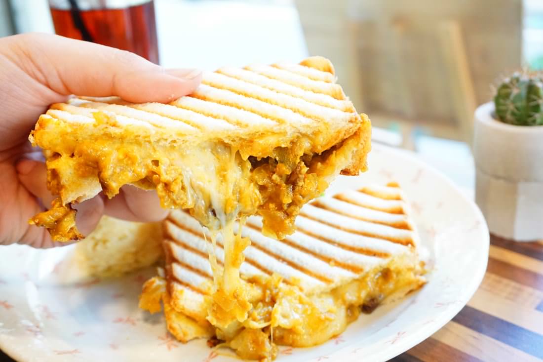 【新北板橋美食】小涎食 l’eau a la bouche || 巷弄中的秘密早午餐＂熱壓吐司