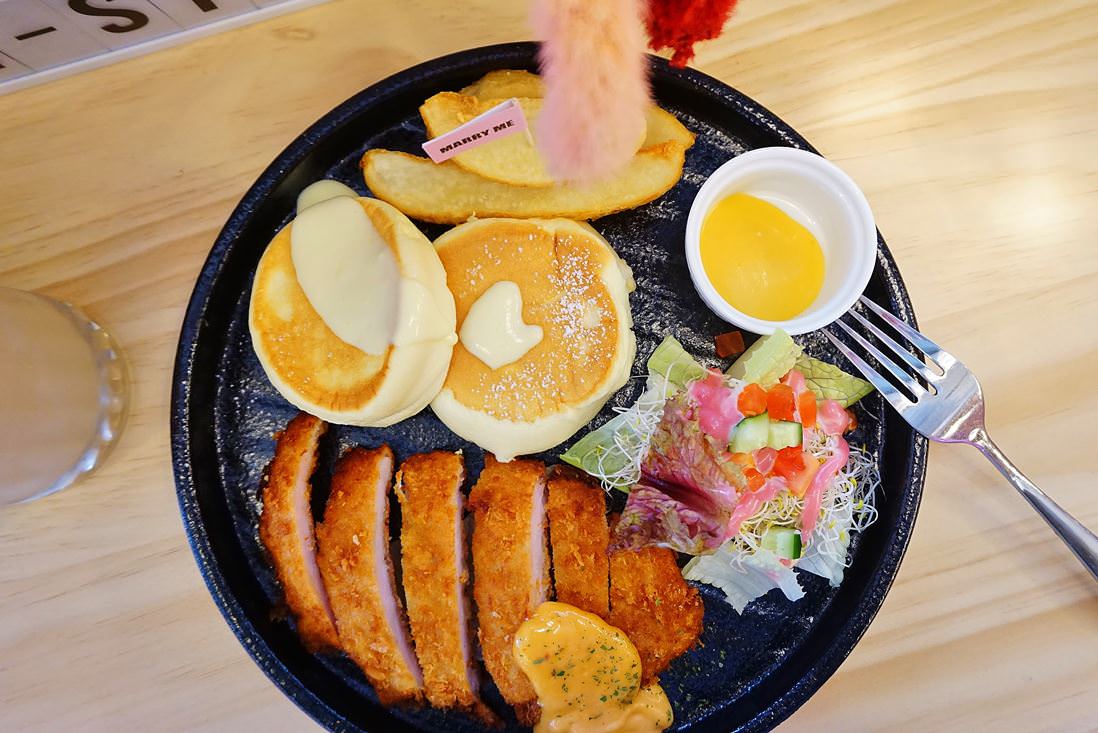 【新北中和美食】貳Hood cafe  || 中和早午餐＂舒芙蕾＂乾燥花咖啡館