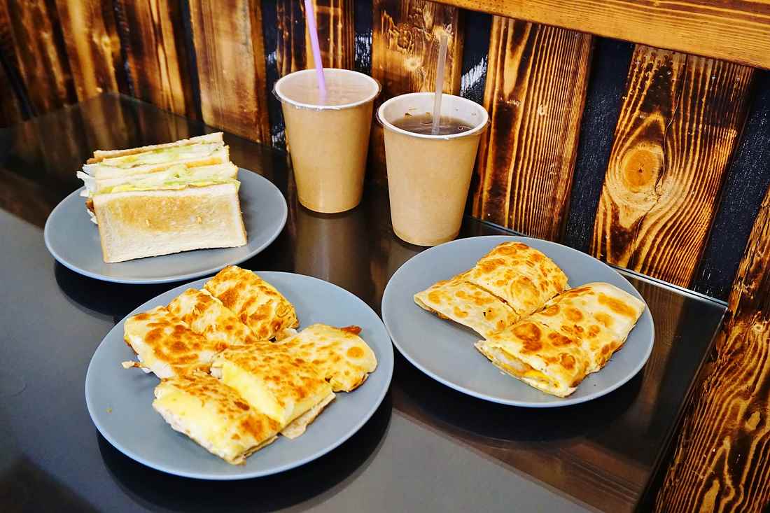 【台中西區早午餐】食點伴 || 美術館綠園道＂招牌酥皮蛋餅