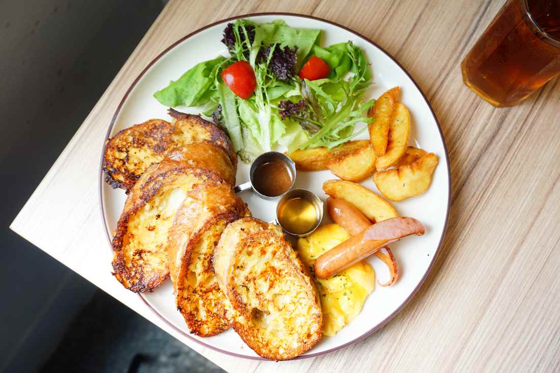 【台中西區早午餐】小家朝食 || 勤美館老宅早午餐＂最愛法式法國麵包