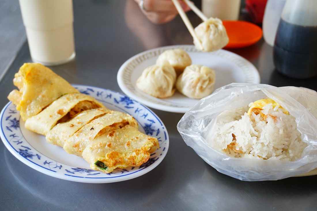 【台北中山早午餐】五湖豆漿 || 南京復興＂隱身在興安國宅中的傳統早餐