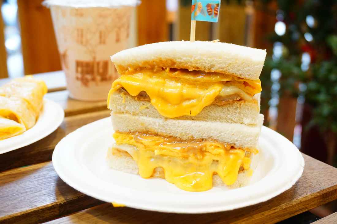 【新北新店早午餐】穩穩早餐店 Win-Win || 捷運七張站＂雙倍起司花醬肉蛋吐司