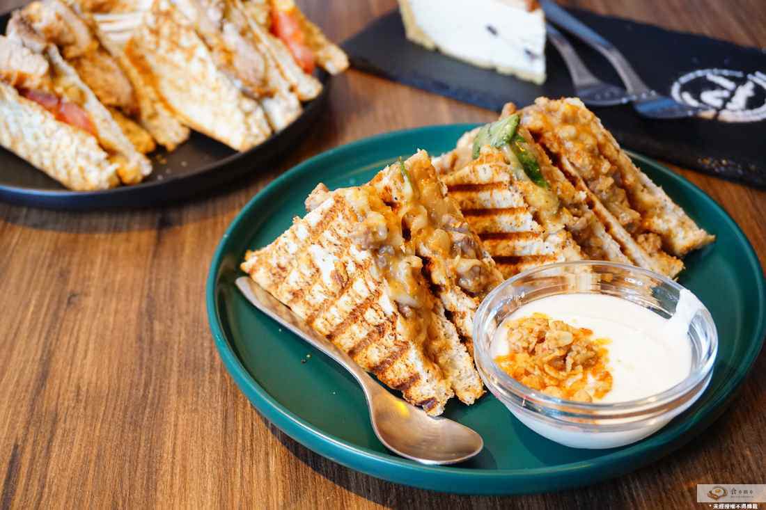 【台北士林早午餐】Caffe’ Rue路口加啡 || 捷運芝山站早午餐＂高CP格紋熱壓吐司