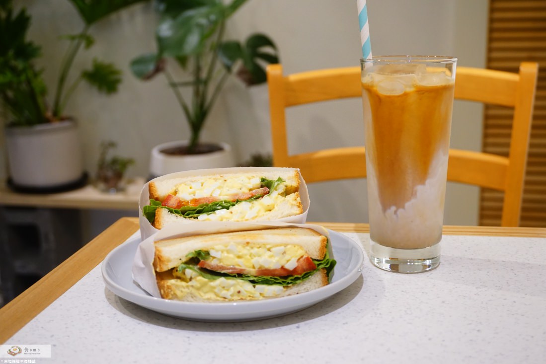 【台北萬華早午餐】女子早餐 || 捷運西門站＂手持鑄鐵熱壓三明治＂寵物友善
