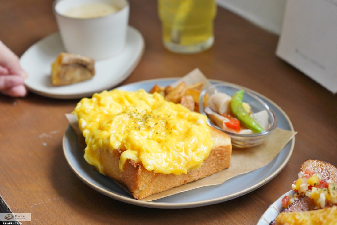 【台中西區早午餐】凡日 bread & meal || 老宅文青風早午餐＂小家朝食新品牌＂美味法式吐司