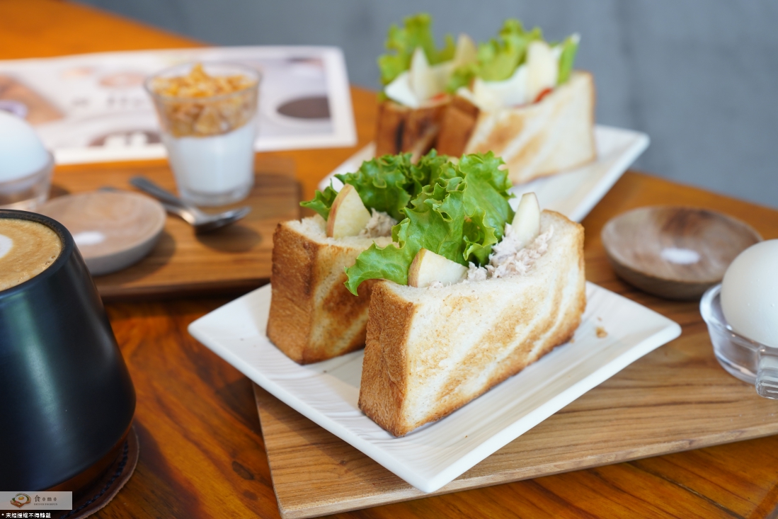 【新北中和早午餐】8 lie down || 永和四號公園＂巷弄隱密複合式咖啡館